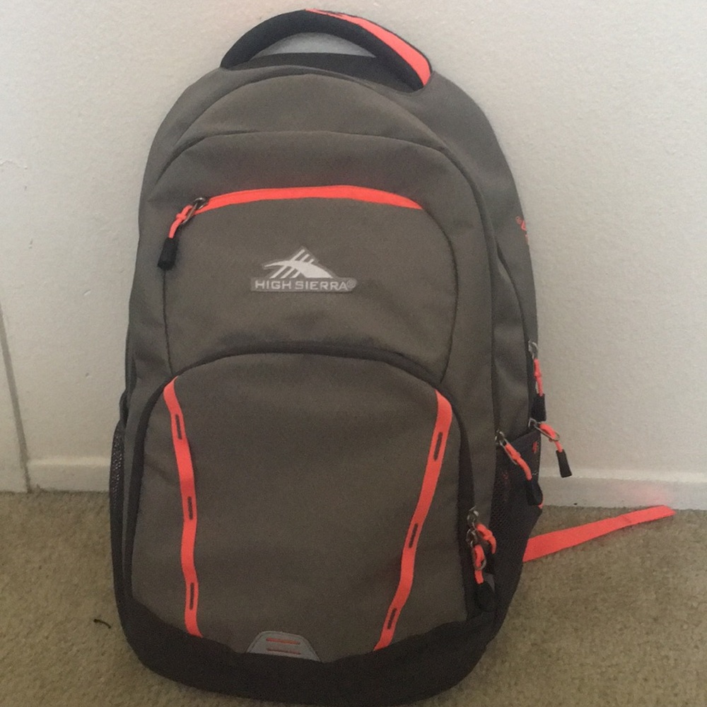 Selling this high sierra backpack